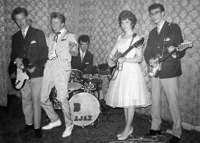 Frank Kelly & Crestas